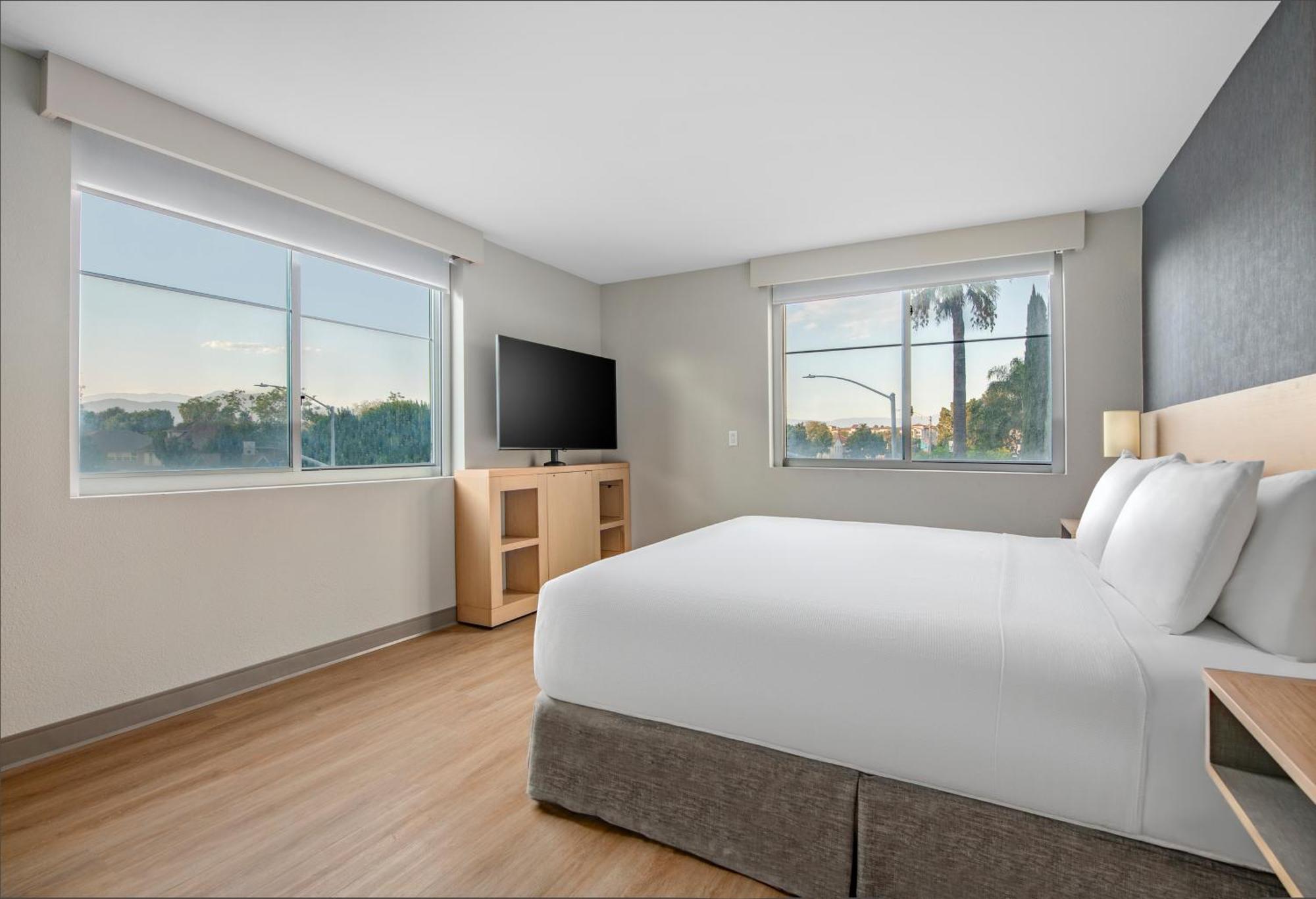 One-Bedroom King Suite Sofa Bed,1633699861:JPEG